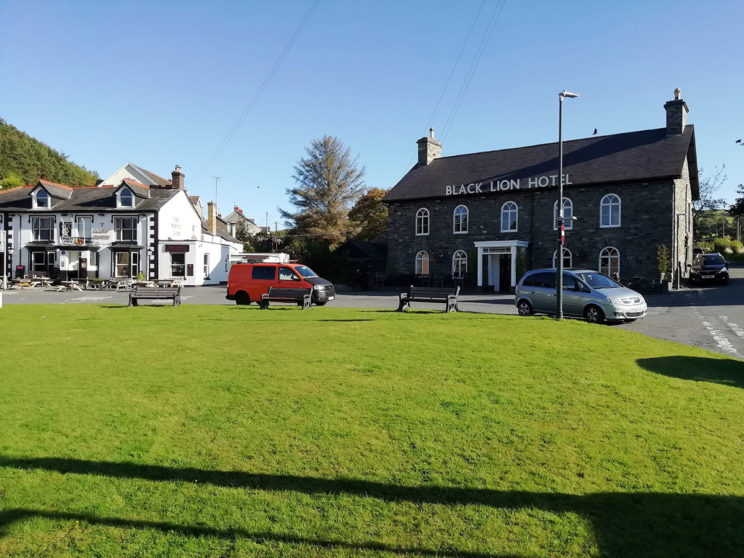 Hanes tafarndai Talybont yn hen sir sirol Sir Aberteifi